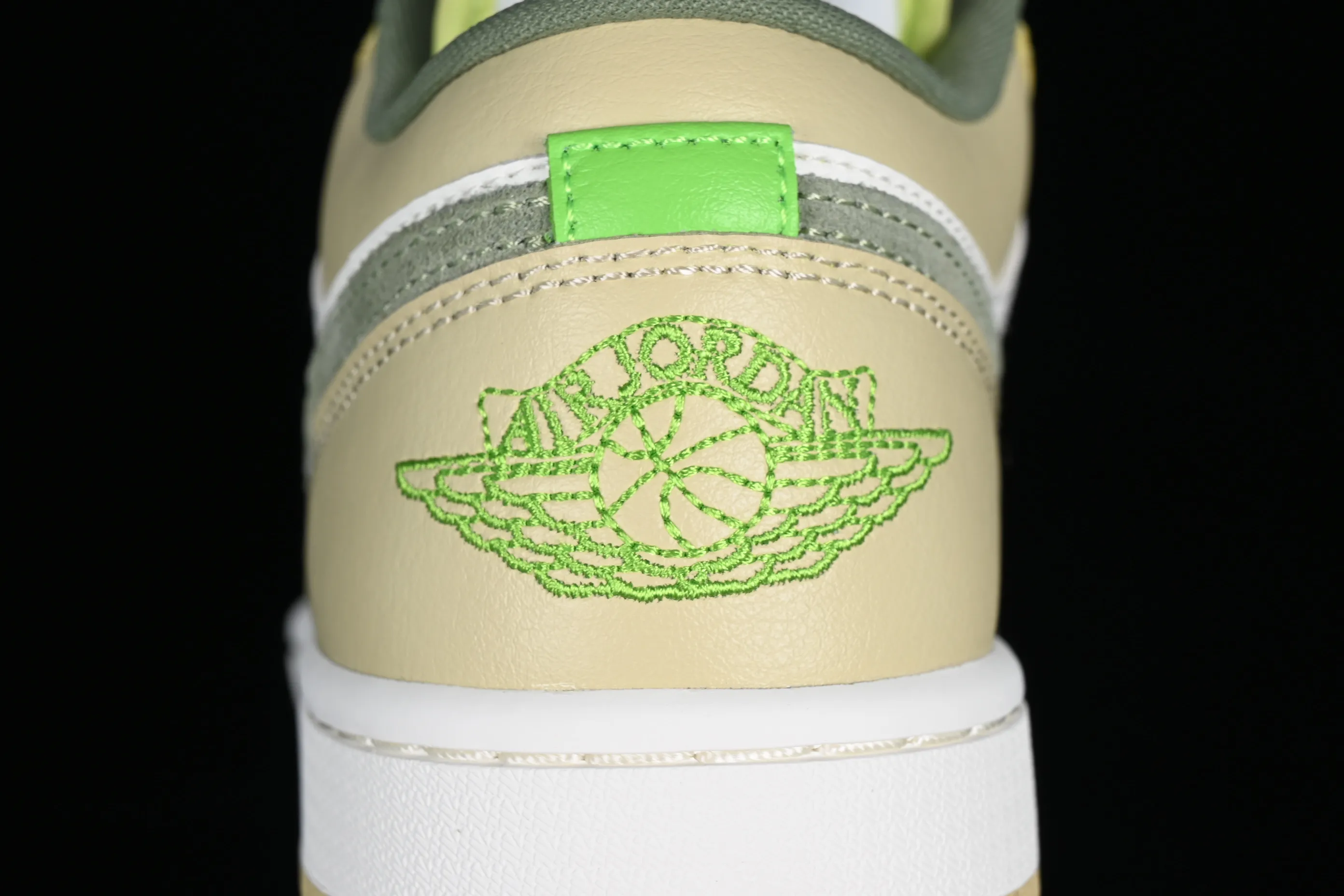 All categories Air Jordan Jordan series basketball shoes Air Jordan 1 Low G version pure original Air Jordan 1 Low AJ1 Joe 1 fresh white and green cultural low-top basketball shoes FD9906-131